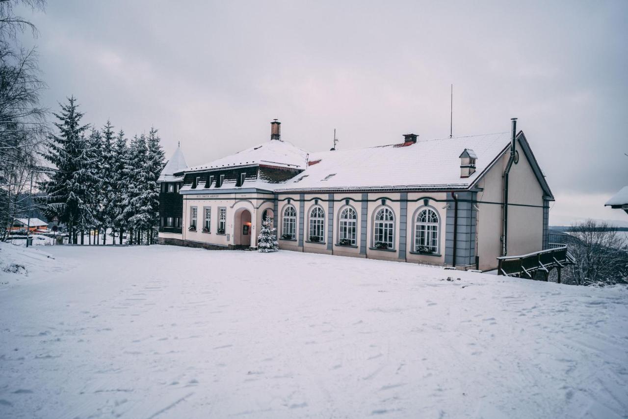 Hotel Zamecek Janovicky Broumov Bagian luar foto