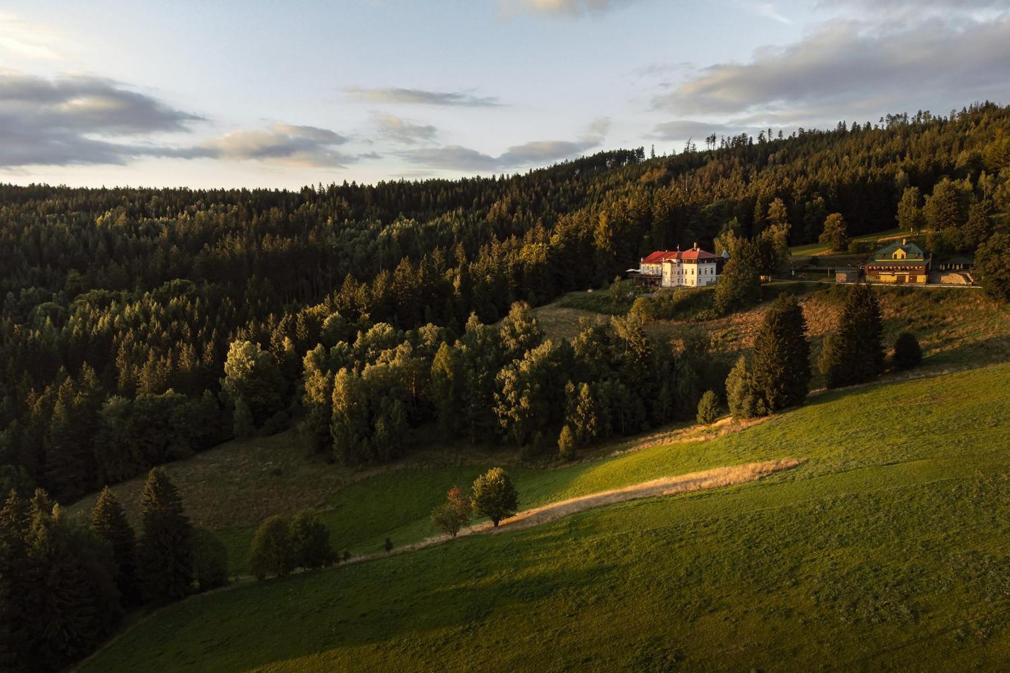 Hotel Zamecek Janovicky Broumov Bagian luar foto